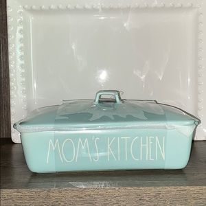 Rae Dunn Blue MOM’S KITCHEN Covered Baking Pan